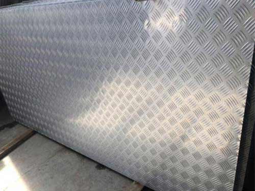Pattern aluminum plate for passenger car